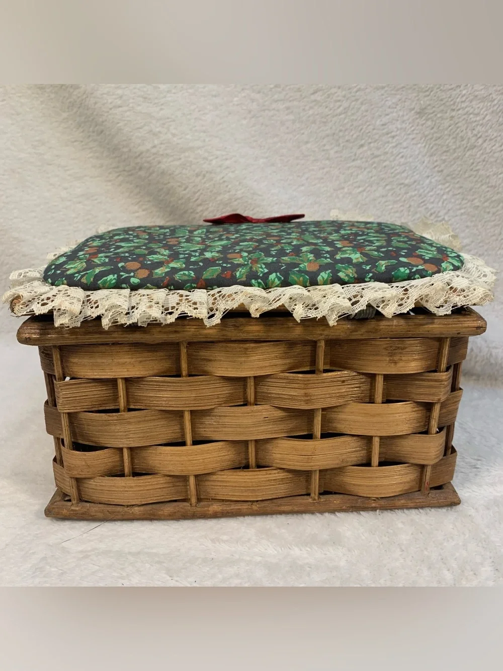 Vintage Grandma’s Cottagecore Holiday Sewing Basket Woven Rustic Brown Wicker